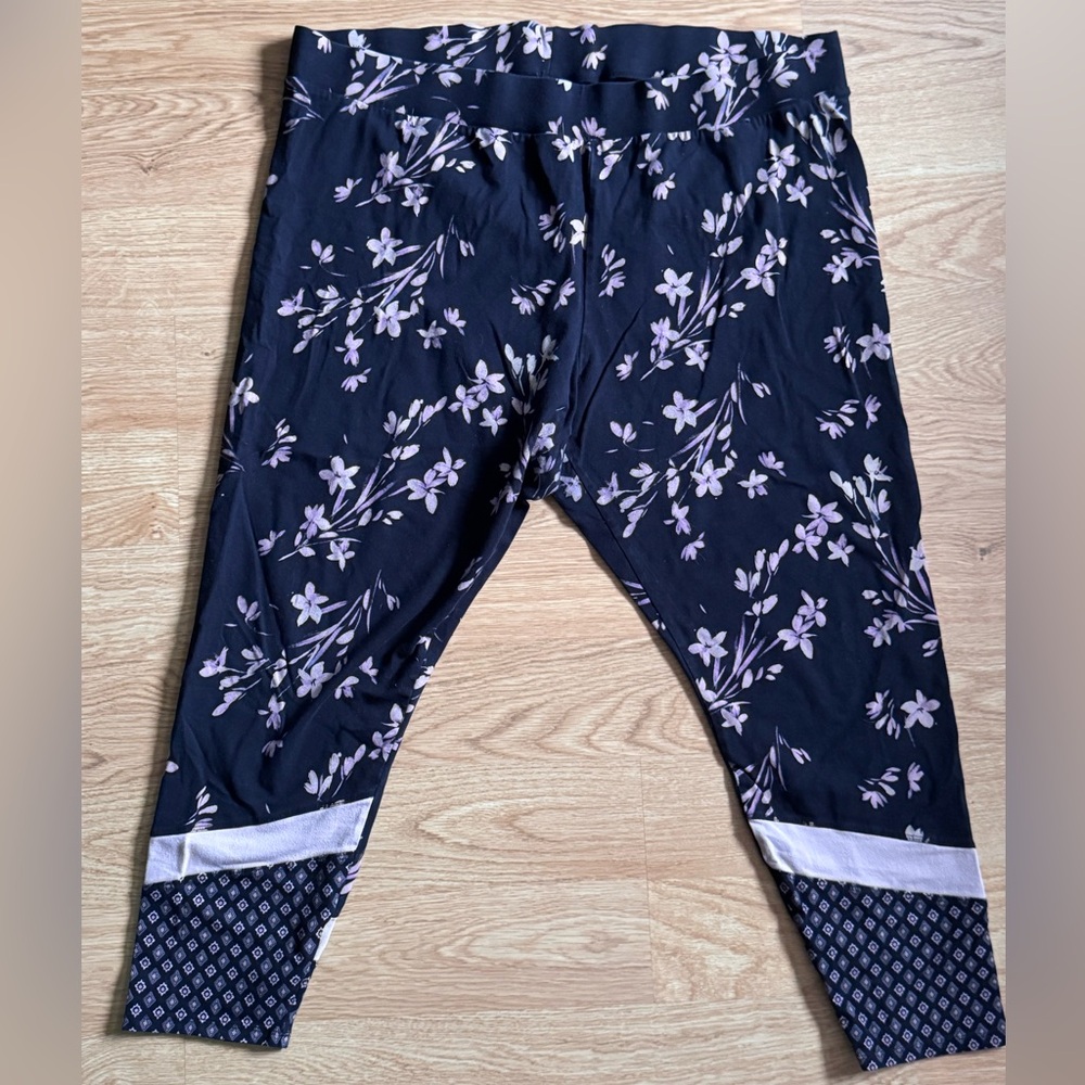 Torrid Black Floral Leggings with Purple Design Size 4